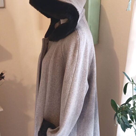 Vintage Alorna Maxi Length Hooded Coat. Retro,  Maxi Length,  Faux Fur Trim - Picture 7 of 16